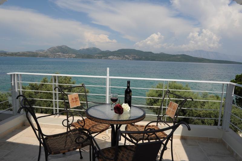 Agnadi Suites Episkopos Ngoại thất bức ảnh